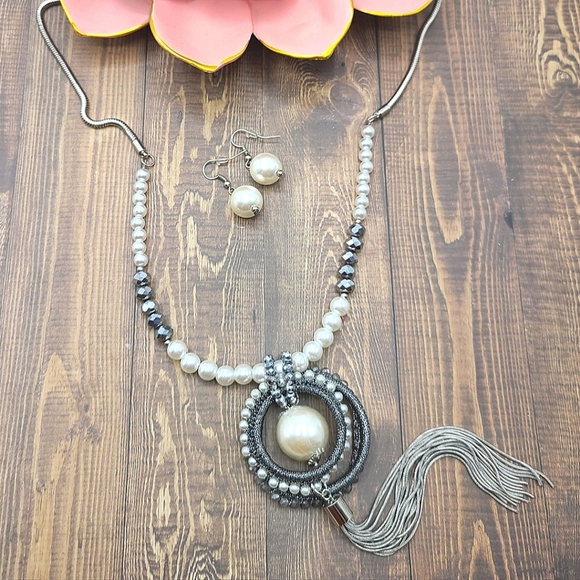 Jewelry - Pearl Beaded Tassel Necklace Set